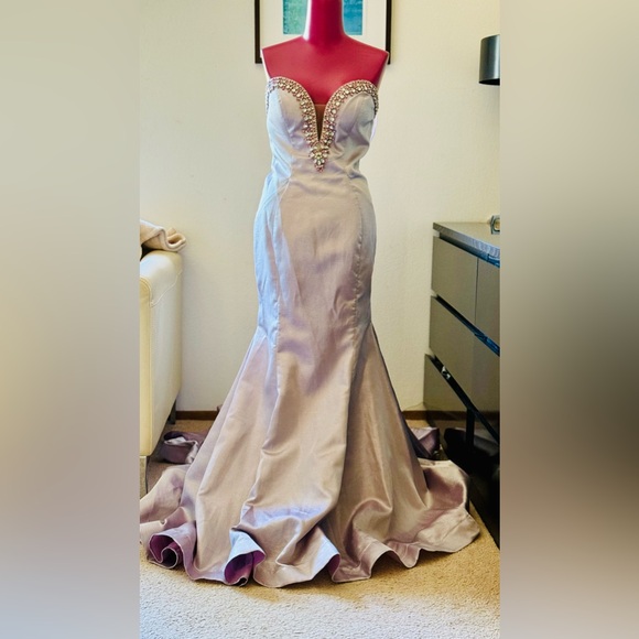 MAC DUGGAL - Picture 4 of 13